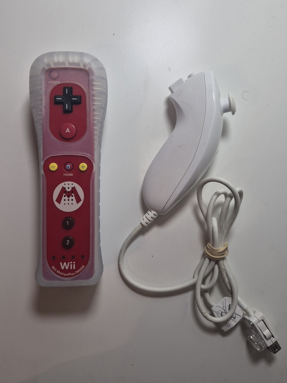 Nintendo Mario Red Wii Remote with White Nunchuk READ DISCREPTION